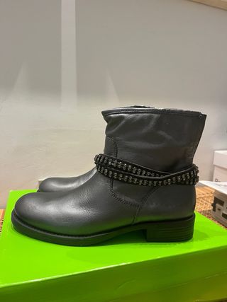 Botines Unisa Piel con Strass Gris