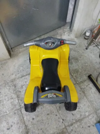 Quad infantil amarillo