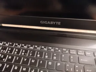 Portátil Gigabyte Negro con Windows