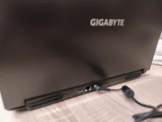 Portátil Gigabyte Negro con Windows