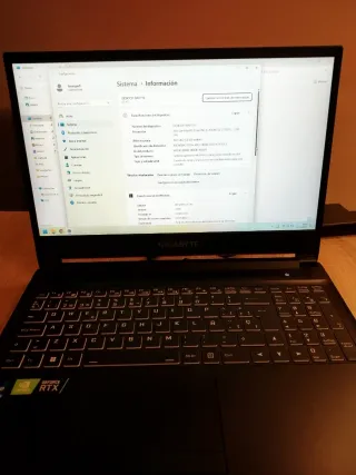 Portátil Gigabyte Negro con Windows