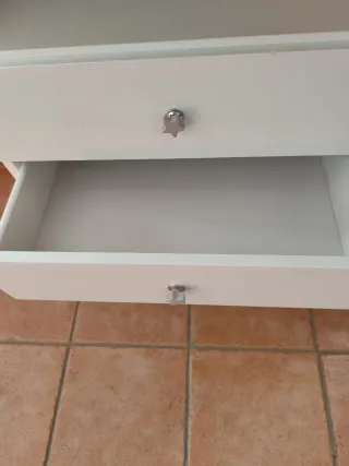 Mueble cambiador blanco con cajones