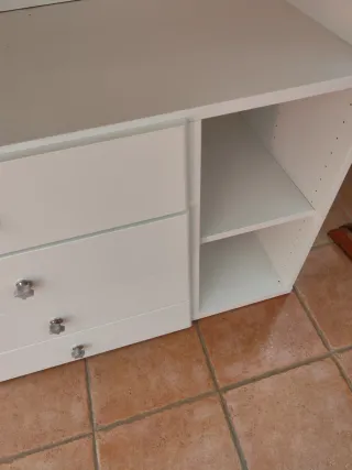 Mueble cambiador blanco con cajones