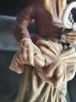 Decoracion Figura vintage porcelana mujer con hoz