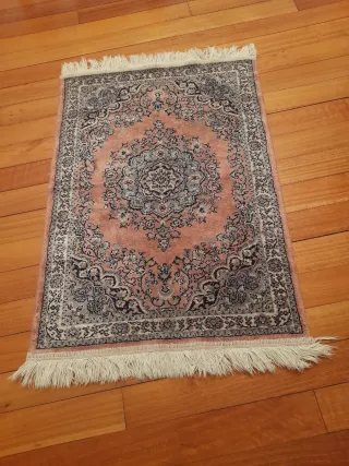 Alfombra rosa y gris 1m x 63cm