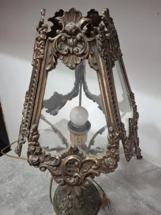 Lámpara de mesa antigua de bronce
