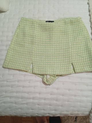 Falda pantalón Zara verde y amarillo.