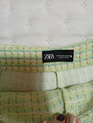 Falda pantalón Zara verde y amarillo.