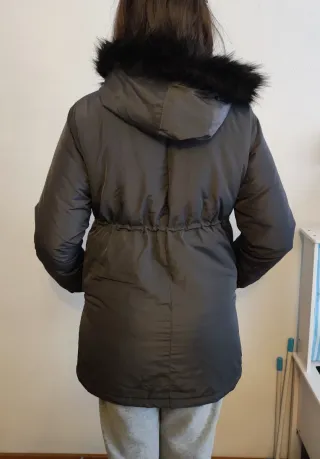 Abrigo premamá y porteo gris