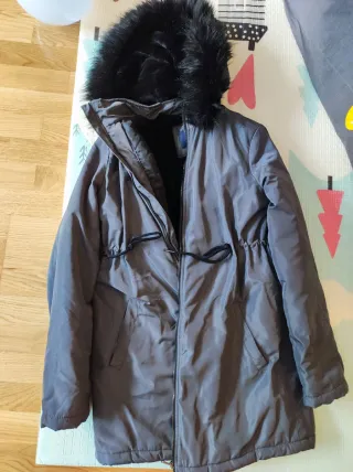 Abrigo premamá y porteo gris