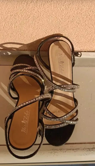 Sandali con tacco e strass