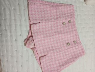 Falda pantalón rosa pata de gallo.