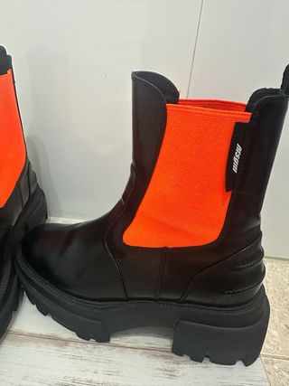 Botas MSGM Negras y Naranja