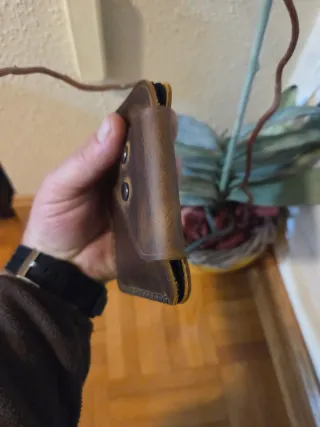 Cartera artesanal de cuero