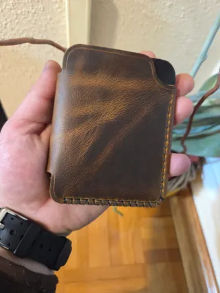 Cartera artesanal de cuero