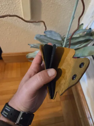 Cartera artesanal de cuero