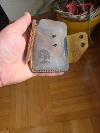 Cartera artesanal de cuero