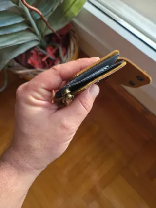 Cartera artesanal de cuero