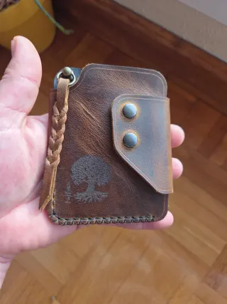 Cartera artesanal de cuero