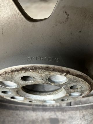 Llanta Audi 17” con cubierta 85%