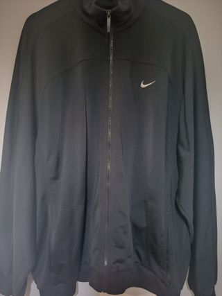 Chaqueta deportiva Nike negra