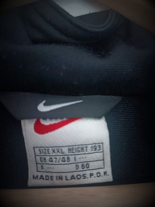 Chaqueta deportiva Nike negra