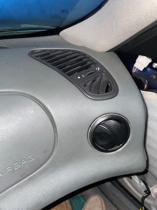 Pantalla Alfa Romeo y 3 círculos aire