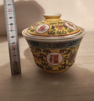 Piccola ciotola cinese in ceramica gialla