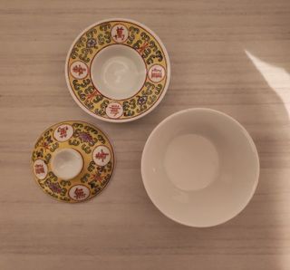 Piccola ciotola cinese in ceramica gialla