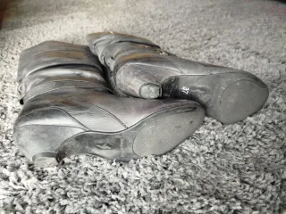 Botas altas gris oscuro