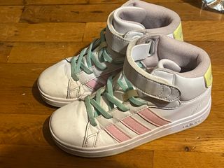 Zapatillas Adidas altas blancas y rosas