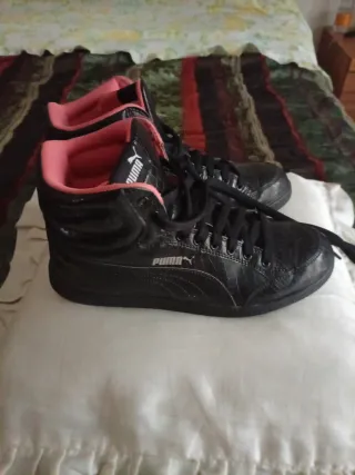 Sneakers Puma alte nere con dettagli rosa