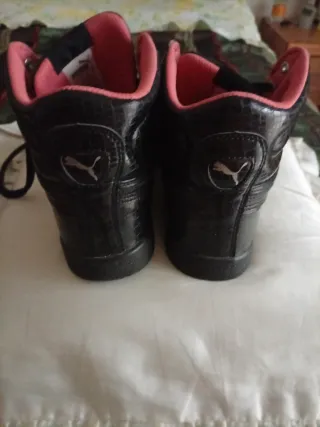 Sneakers Puma alte nere con dettagli rosa