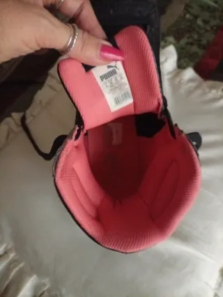 Sneakers Puma alte nere con dettagli rosa