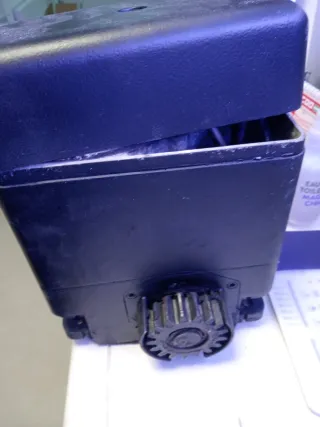 Motor Puerta Corredera sin placo control pero con