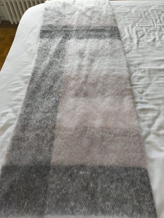 Bufanda a rayas beige y rosa