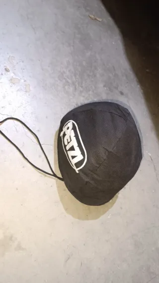 Casco escalada Petzl Meteor naranja. Nunca usado.