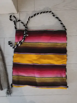 Bolsos tipo zurrón de lana, bandoleras