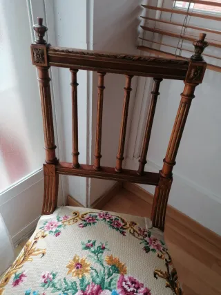 Sillas antiguas.Bordado a mano.Juntas o separadas.