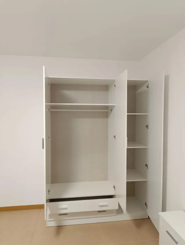 Armario Blanco y Marrón