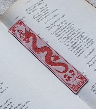 Marcapáginas 3D "Dinastía Carmesí" 3/3