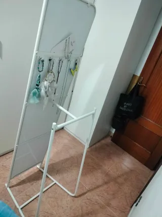 Espejo de pie blanco