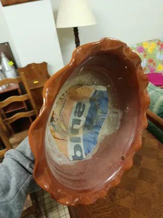 Tapa de cerámica decorada