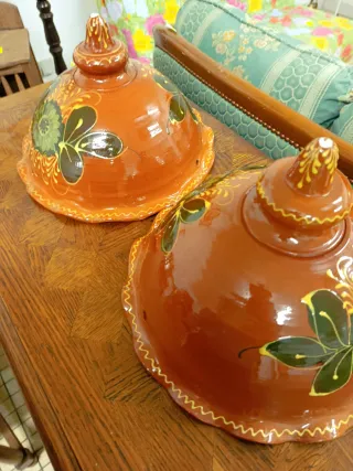 Tapa de cerámica decorada