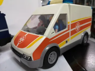 Lote Playmobil: Coche Policía, Ambulancia, Barcos