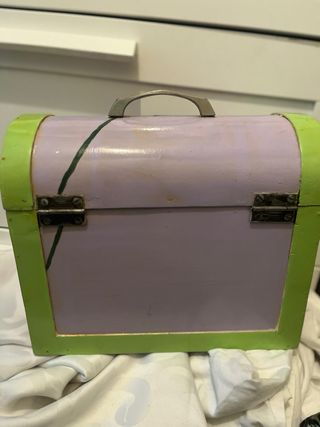 Baúl decorativo flor pintada a mano.