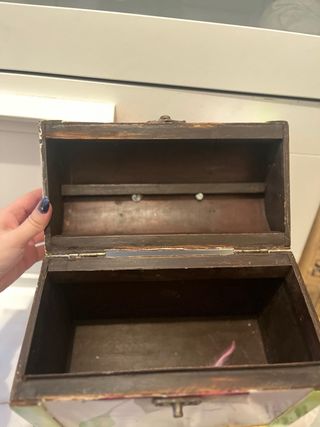 Baúl decorativo flor pintada a mano.