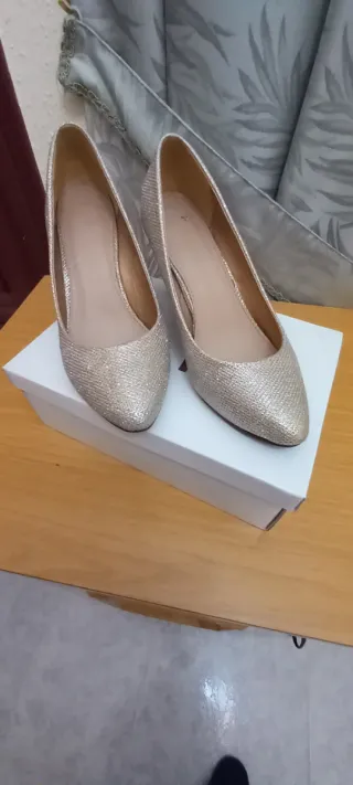 Zapatos Nio Nio Dorados Talla 38