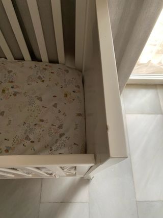 Cuna de bebé con ruedas