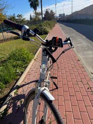 Bicicleta Eléctrica Blanca